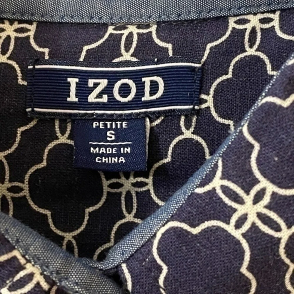 IZOD Geometric Print Button Shirt/Blouse Size PS NWOT